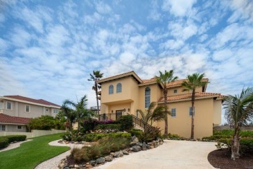 Stylishly Designed La Colina Villa