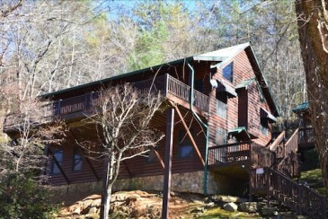 Rustic And Welcoming Log Cabin